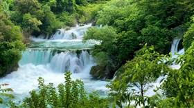 Gorgeous_Muliti_Waterfalls_4K